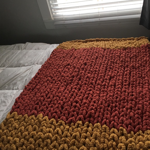 Handmade chunky knit blanket - Picture 1 of 4